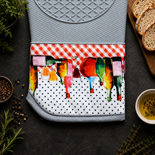 Vineyard Table heat resistant 550°F silicone oven mitt surface detail with cotton cuff