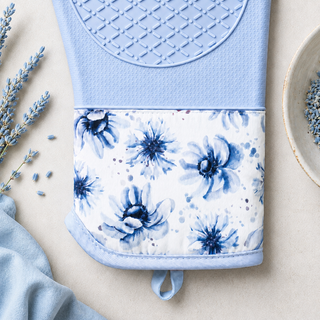 Spring Wildflower heat resistant 550°F silicone oven mitt surface detail with cotton cuff