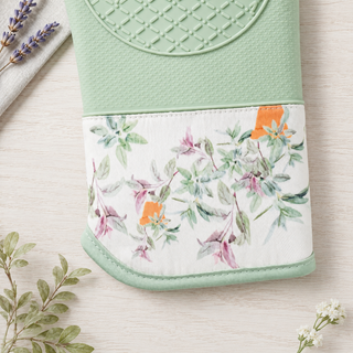 Garden Breath heat resistant 550°F silicone oven mitt surface detail with cotton cuff